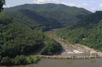 Hawks Nest Lake and dam in the New River Gorge, West Virginia